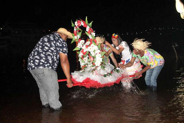A simbologia do &lsquo;banho&rsquo; de S&atilde;o Jo&atilde;o nas &aacute;guas (milagrosas) do Rio Paraguai
