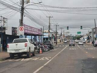 Comerciantes reclamam de faixa exclusiva para ônibus há anos sem utilidade Comerciantes reclamam de faixa exclusiva para ônibus há anos sem utilidade