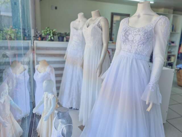Bazar da AACC agora tem op&ccedil;&atilde;o para casamentos com vestidos e ternos