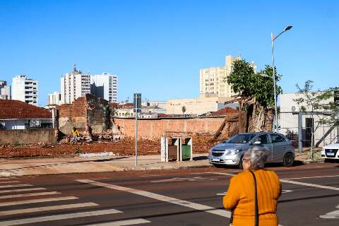 Com limpeza de terreno, casa hist&oacute;rica some de vez da paisagem no Centro