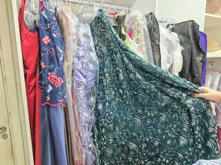 Bazar da AACC agora tem op&ccedil;&atilde;o para casamentos com vestidos e ternos