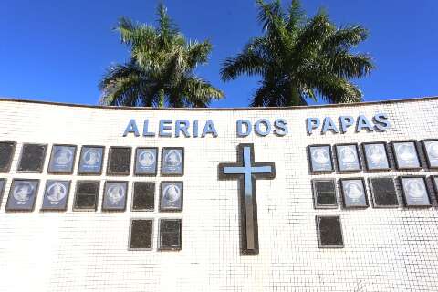 &quot;A pra&ccedil;a morreu&quot;: moradores denunciam abandono da Pra&ccedil;a do Papa