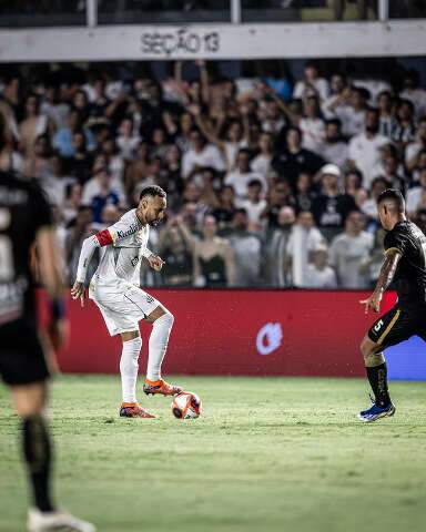 Neymar renova com o Santos e receber&aacute; R$ 27 milh&otilde;es at&eacute; dezembro