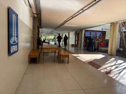Inseguran&ccedil;a toma conta dos corredores da UFMS ap&oacute;s assalto com fac&atilde;o