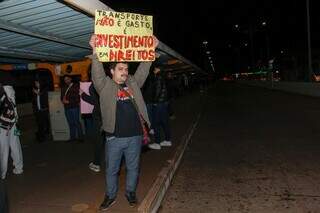 Manifestantes convocam popula&ccedil;&atilde;o para audi&ecirc;ncia p&uacute;blica da CPI do Transporte