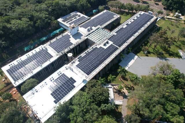 Alems inaugura usina solar e prev&ecirc; economia de R$ 1,3 milh&atilde;o/ano