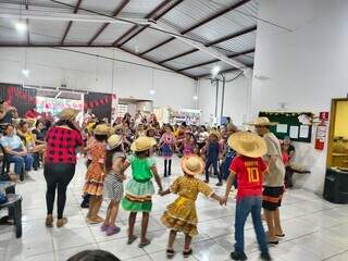 Ong realiza Arraiá dos Amigos para beneficiar crianças carentes Ong realiza Arraiá dos Amigos para beneficiar crianças carentes