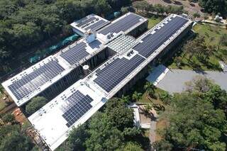 Alems inaugura usina solar e prev&ecirc; economia de R$ 1,3 milh&atilde;o/ano