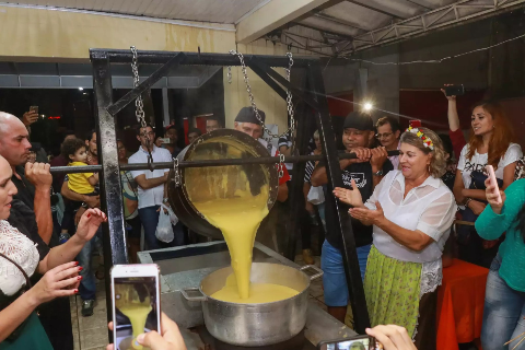 Fenasul estreia em novo espa&ccedil;o com atra&ccedil;&otilde;es da m&uacute;sica, dan&ccedil;a e culin&aacute;ria ga&uacute;cha