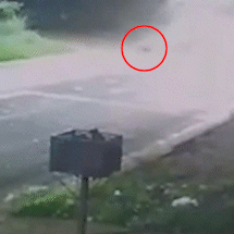 V&iacute;deo mostra acidente entre &ocirc;nibus e moto que matou jovem de 23 anos