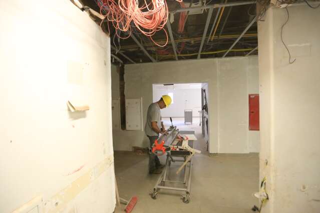 Com apoio da comunidade, 1&ordf; fase de obra em pronto-socorro terminar&aacute; em agosto