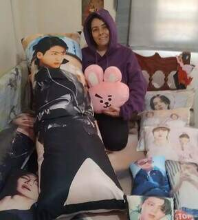 Kelyn se reergueu da depress&atilde;o com BTS e tatuou Jimin na coxa