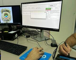 Após três anos de prazo vencido, delegacias ainda operam com inquéritos físicos Após três anos de prazo vencido, delegacias ainda operam com inquéritos físicos