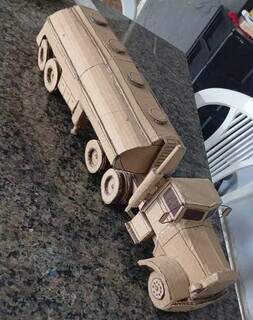 Com 24 caixas de papelão, mãe realiza sonho do filho autista Com 24 caixas de papelão, mãe realiza sonho do filho autista