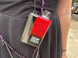 Com avan&ccedil;o do uso de vape, escola faz alerta a alunos adolescentes