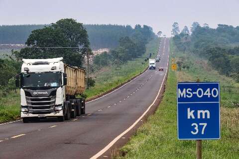 Rodovia MS-040 &eacute; liberada ap&oacute;s acidente com carreta-tanque em Campo Grande