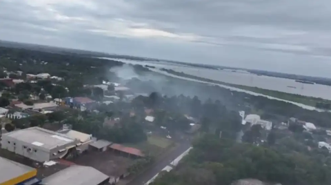 Fuma&ccedil;a da queima de maconha afeta moradores e interrompe aulas na fronteira