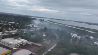 Fuma&ccedil;a da queima de maconha afeta moradores e interrompe aulas na fronteira