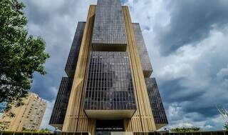 Juros do cart&atilde;o de cr&eacute;dito sobem a 449,9% ao ano