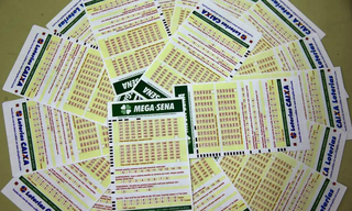 Acumulada, Mega-Sena paga at&eacute; R$ 45 milh&otilde;es neste s&aacute;bado