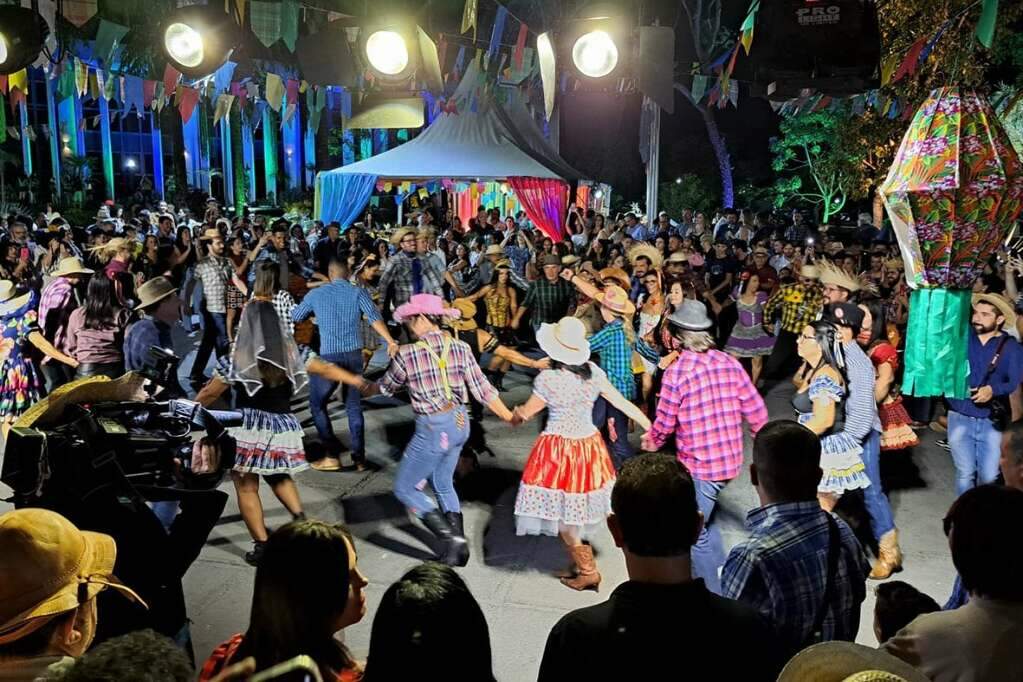 Hoje tem arraiá na Assembleia com show do Grupo Canto da Terra