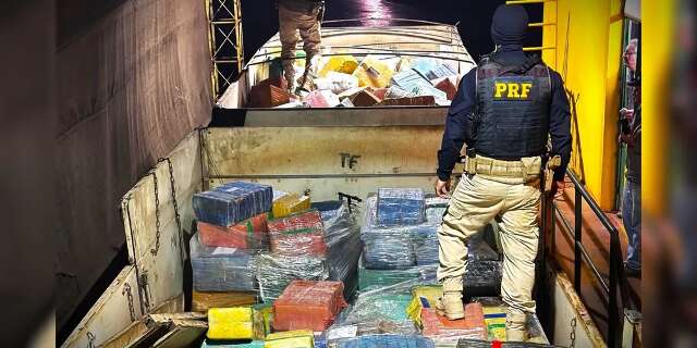 Carreta com 17 toneladas de maconha que saiu de MS &eacute; apreendida no Paran&aacute; 
