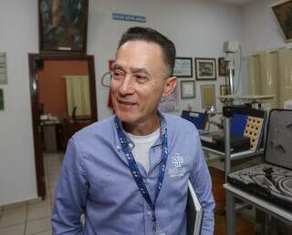 De office boy a guardi&atilde;o da mem&oacute;ria, Sebasti&atilde;o vive h&aacute; 47 anos na Santa Casa