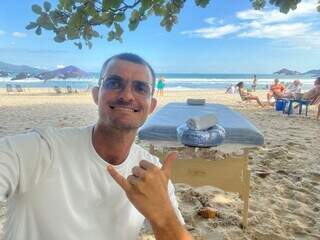 Henrique transforma Doblò em casa e viaja o Brasil fazendo massagem Henrique transforma Doblò em casa e viaja o Brasil fazendo massagem