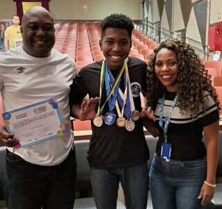 Aos 17 anos, Pedro j&aacute; conquistou sete medalhas em olimp&iacute;adas cient&iacute;ficas