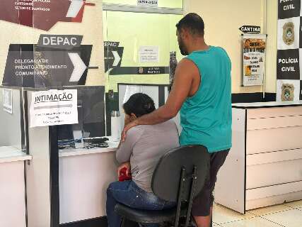 Porteira de 23 anos morre ap&oacute;s bater motocicleta em ca&ccedil;amba