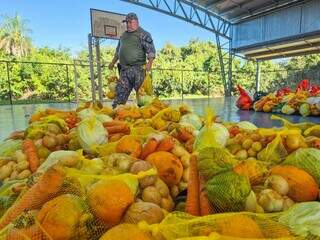 Inspirado em Curitiba, projeto troca recicl&aacute;veis por alimentos em Campo Grande