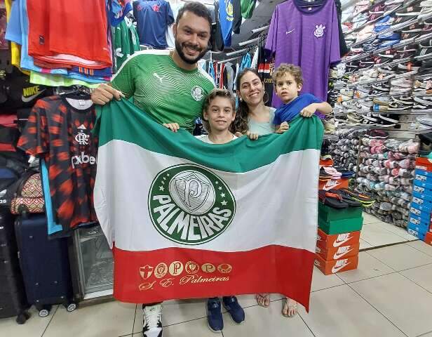 Torcedores v&atilde;o &agrave;s compras e se preparam para Palmeiras x Botafogo