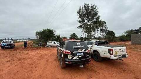 Homem &eacute; morto com pis&otilde;es na cabe&ccedil;a e tem corpo enterrado em cova rasa