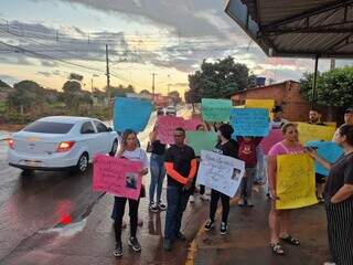Protesto cobra prisão de suspeitos pela morte de jovem no Caiobá Protesto cobra prisão de suspeitos pela morte de jovem no Caiobá