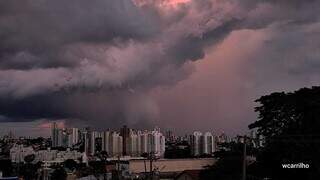 Campo Grande tem chuva e MS segue com aviso de queda de temperatura 