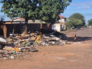  &ldquo;Pior ferro-velho&rdquo; de Campo Grande virou lix&atilde;o a c&eacute;u aberto no Guanandi 