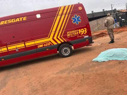 Empres&aacute;rio &eacute; executado com cinco tiros na porta de casa