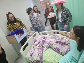 Com pescaria e m&uacute;sica, pacientes do Humap participam de arrai&aacute; nos leitos
