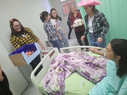 Com pescaria e m&uacute;sica, pacientes do Humap participam de arrai&aacute; nos leitos