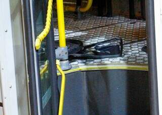 &Ocirc;nibus derruba ponto de parada na Avenida J&uacute;lio de Castilho