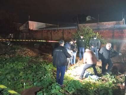 Homem &eacute; morto com tiros nas costas enquanto caminhava perto de pra&ccedil;a