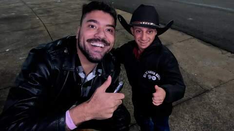 Com 1 metro de altura, o menor homem de MS quer uma namorada