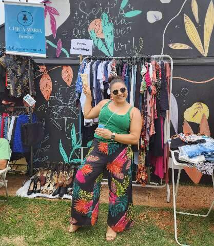 Ap&oacute;s 19 anos na ind&uacute;stria, &Acirc;ngela viu em brech&oacute; a cura para sua depress&atilde;o