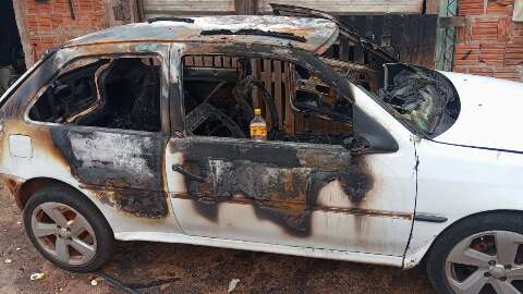 Fogo destr&oacute;i carro usado por menina que coletava papel&atilde;o para ver Ana Castela