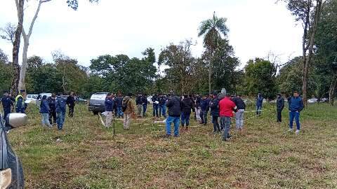 Homem &eacute; levado a terreno baldio na fronteira e executado com tiro no olho