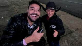 Com 1 metro de altura, o menor homem de MS quer uma namorada