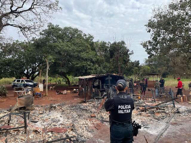 Embriagado, homem coloca fogo em casa para tentar matar a pr&oacute;pria m&atilde;e