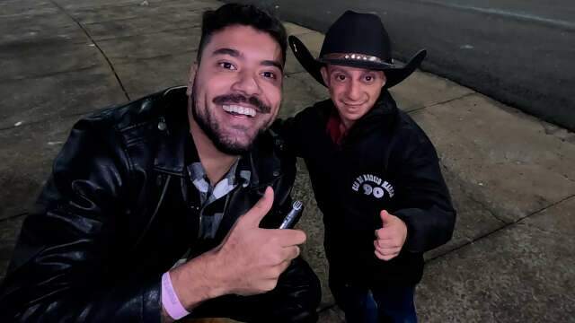 Com 1 metro de altura, o menor homem de MS quer uma namorada