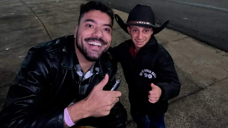 Com 1 metro de altura, o menor homem de MS quer uma namorada