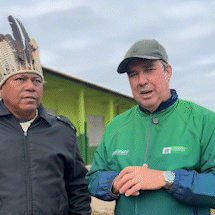 No Pantanal, Riedel inaugura melhorias em escola ind&iacute;gena da comunidade Guat&oacute;